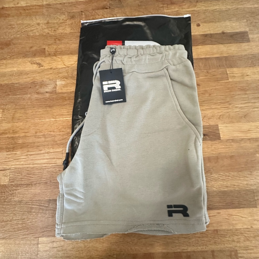 Iron Rebel Adapt Short Shark